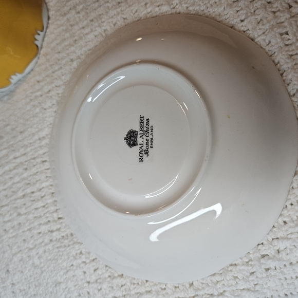 Royal Albert Teacup and Saucer YELLOW GOLD Pattern/Trim Flowers RARE Vintage - Picture 10 of 15